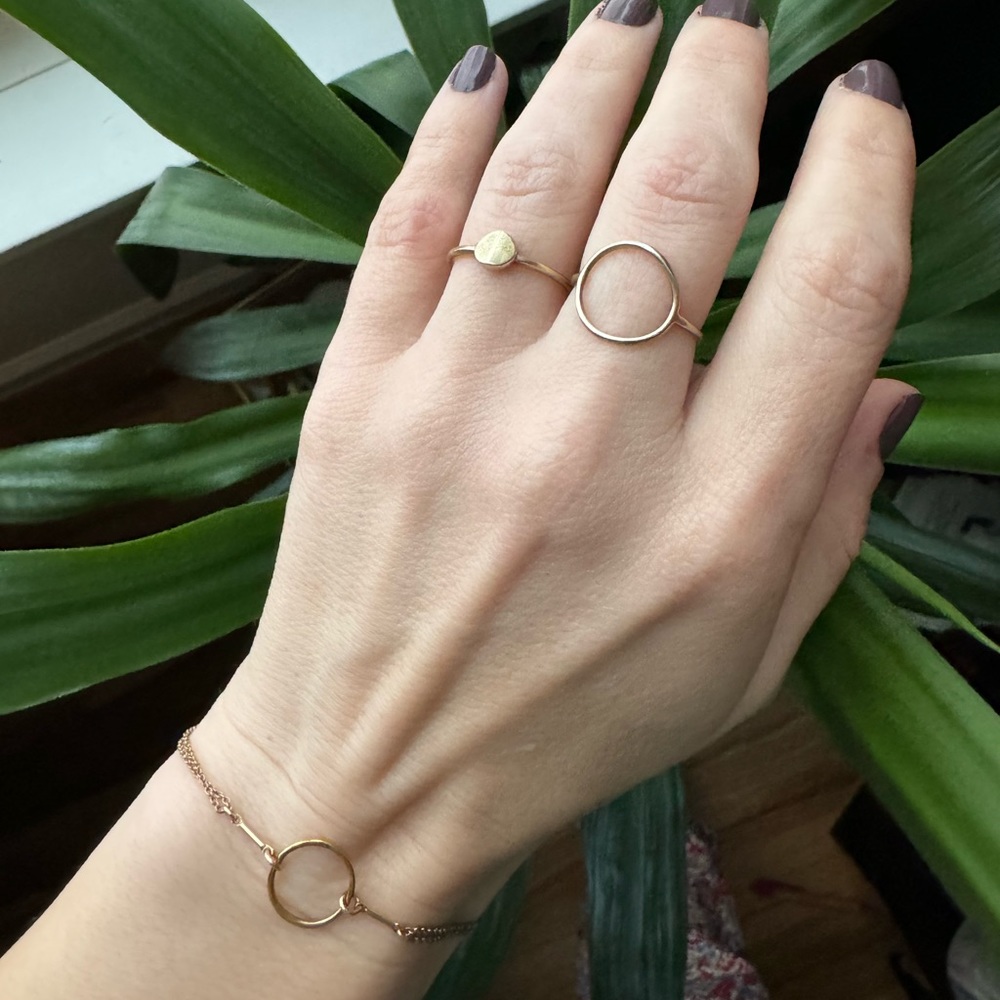 Dogeared Karma Ring circle open delicate 7